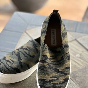 Steve Madden slip on women’s shoes size 8 EUC